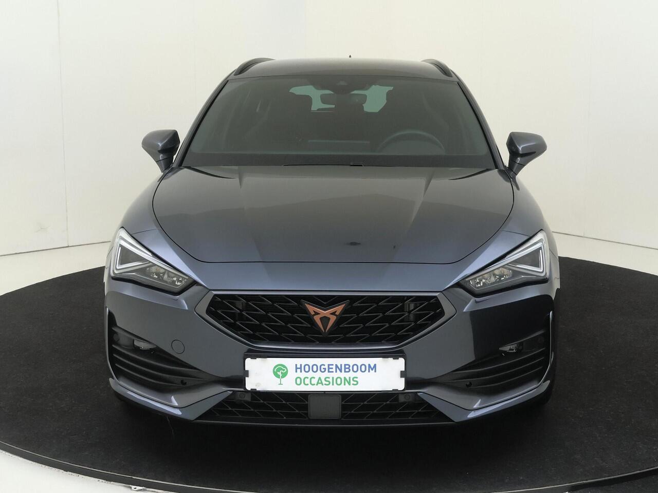 Cupra Leon Sportstourer 1.4 e-Hybrid Business | SoH 100% | Keyless | Adaptieve demping | Parkeerassistent | Navigatie | Achteruitrijcamera | Stoel- en stuurwielverwarming | CarPlay |