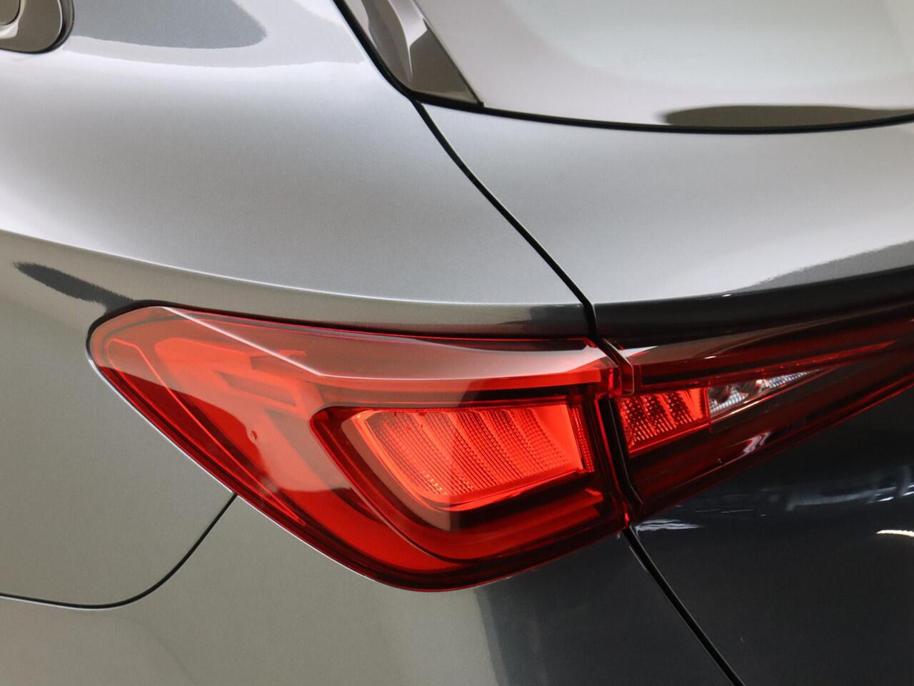 Cupra Leon Sportstourer 1.4 e-Hybrid Business | SoH 100% | Keyless | Adaptieve demping | Parkeerassistent | Navigatie | Achteruitrijcamera | Stoel- en stuurwielverwarming | CarPlay |