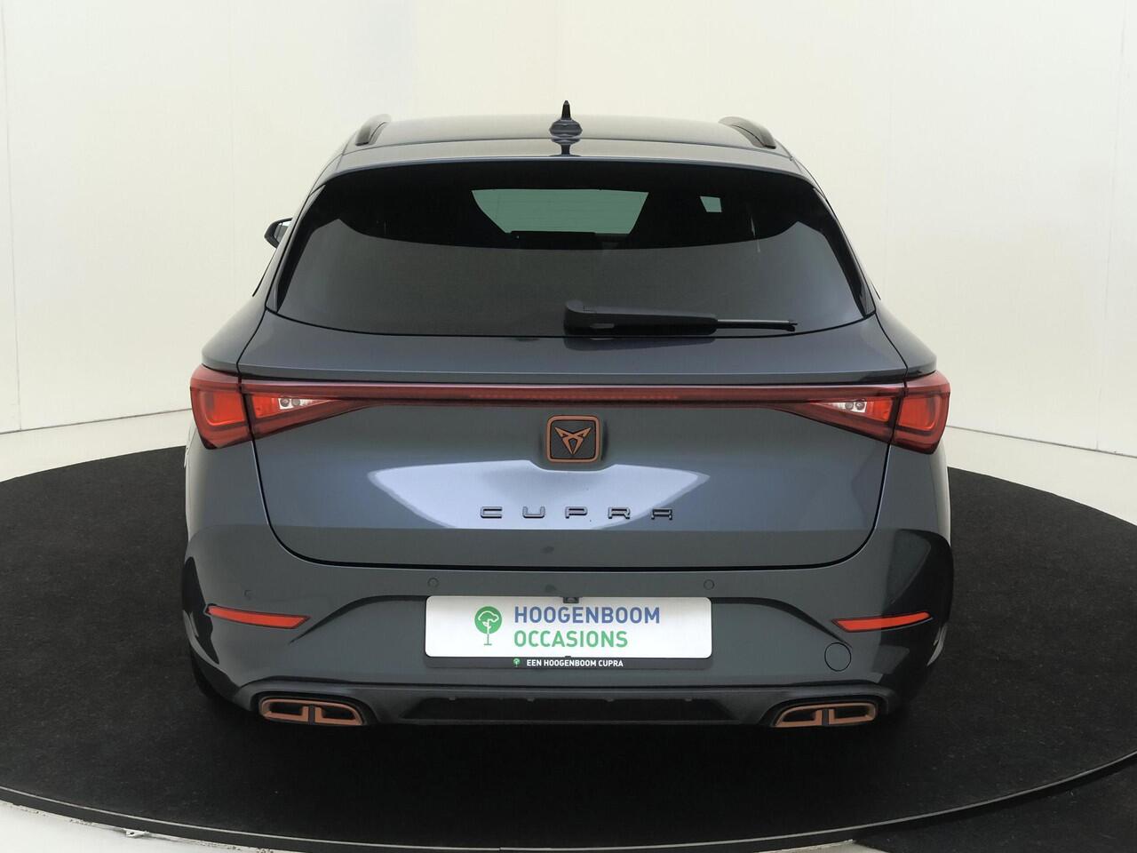 Cupra Leon Sportstourer 1.4 e-Hybrid Business | SoH 100% | Keyless | Adaptieve demping | Parkeerassistent | Navigatie | Achteruitrijcamera | Stoel- en stuurwielverwarming | CarPlay |