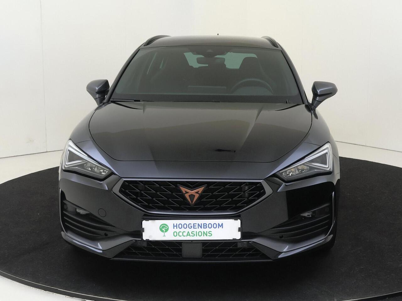 Cupra Leon Sportstourer 1.4 e-Hybrid Business | SoH 100% | Parkeerassistent | Adaptieve demping | Stoel- en stuurwielverwarming | Keyless | 3-zone airco | Navigatie | Achteruitrijcamera |