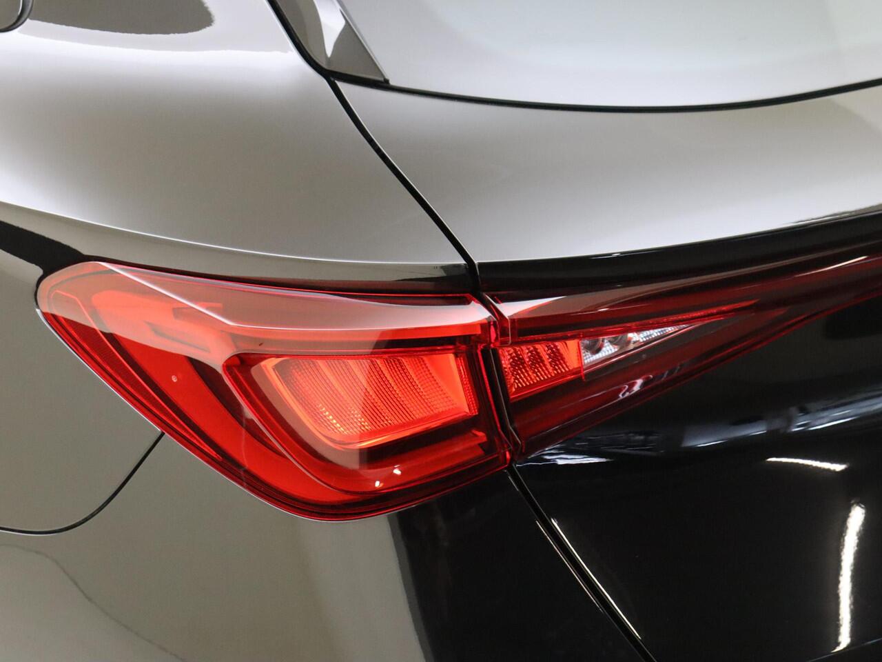 Cupra Leon Sportstourer 1.4 e-Hybrid Business | SoH 100% | Parkeerassistent | Adaptieve demping | Stoel- en stuurwielverwarming | Keyless | 3-zone airco | Navigatie | Achteruitrijcamera |