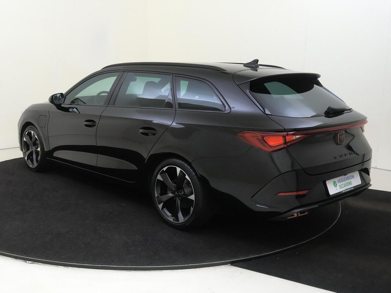 Cupra Leon Sportstourer 1.4 e-Hybrid Business | SoH 100% | Parkeerassistent | Adaptieve demping | Stoel- en stuurwielverwarming | Keyless | 3-zone airco | Navigatie | Achteruitrijcamera |