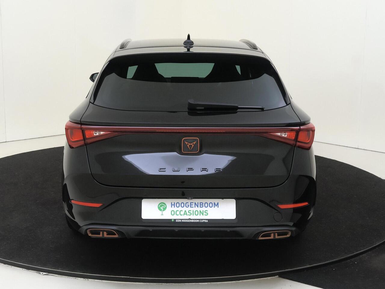 Cupra Leon Sportstourer 1.4 e-Hybrid Business | SoH 100% | Parkeerassistent | Adaptieve demping | Stoel- en stuurwielverwarming | Keyless | 3-zone airco | Navigatie | Achteruitrijcamera |