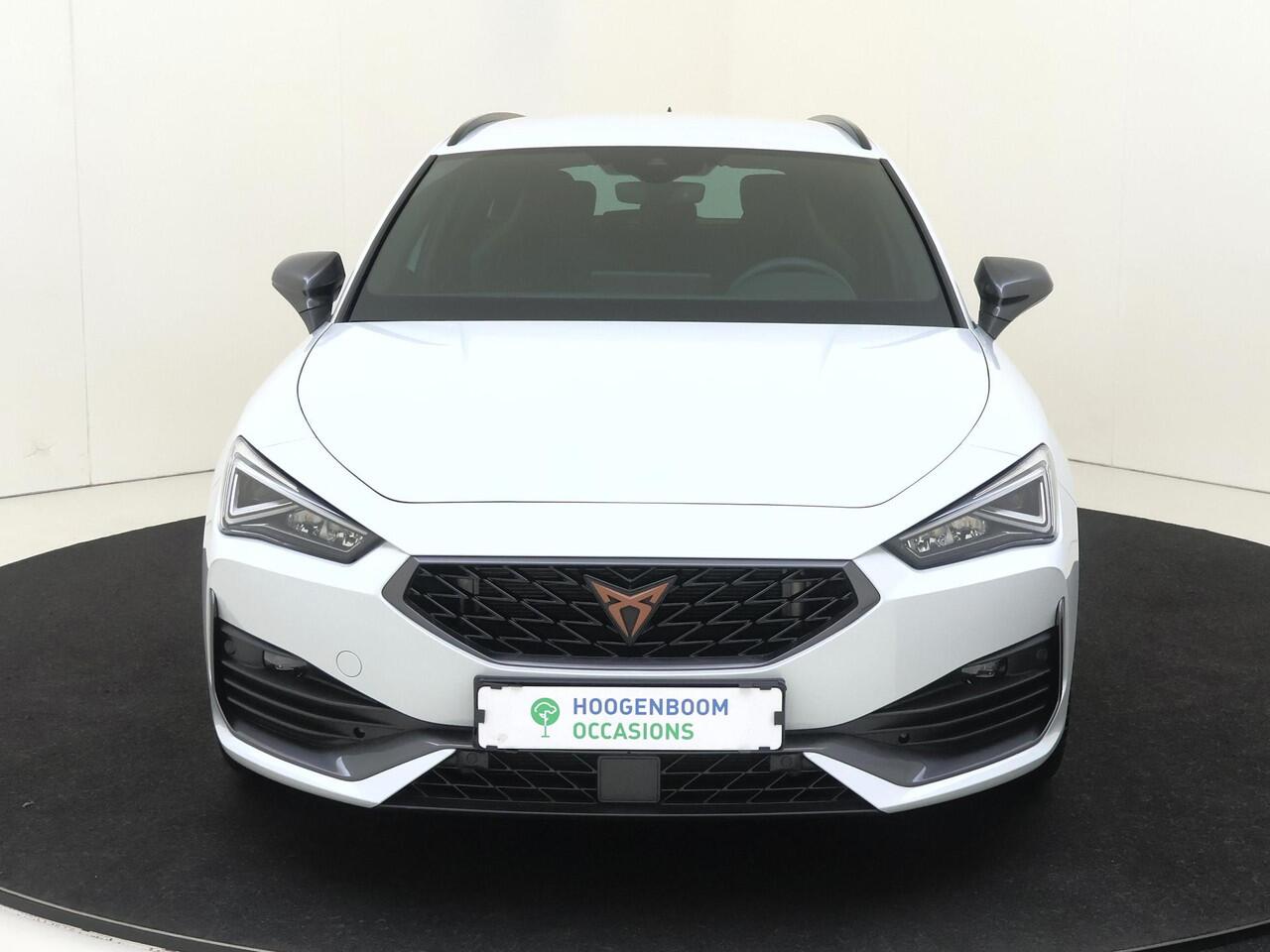 Cupra Leon Sportstourer 1.4 e-Hybrid Business | SoH 100% | Parkeerassistent | Adaptieve demping | Keyless | Stoel- en stuurwielverwarming | Dodehoek detectie | Navigatie | Adaptieve cruise control | Achteruitrijcamera |