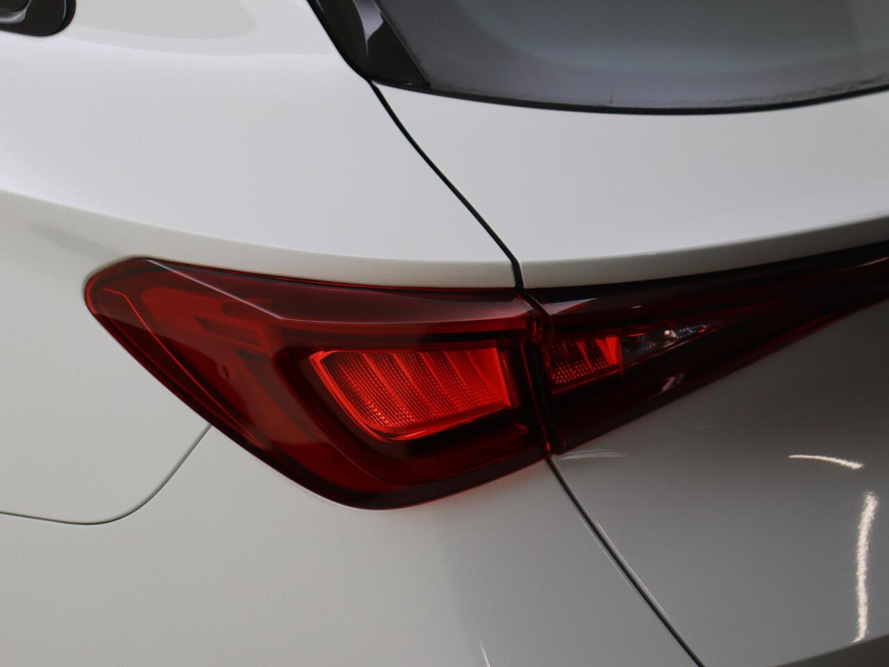 Cupra Leon Sportstourer 1.4 e-Hybrid Business | SoH 100% | Parkeerassistent | Adaptieve demping | Keyless | Stoel- en stuurwielverwarming | Dodehoek detectie | Navigatie | Adaptieve cruise control | Achteruitrijcamera |