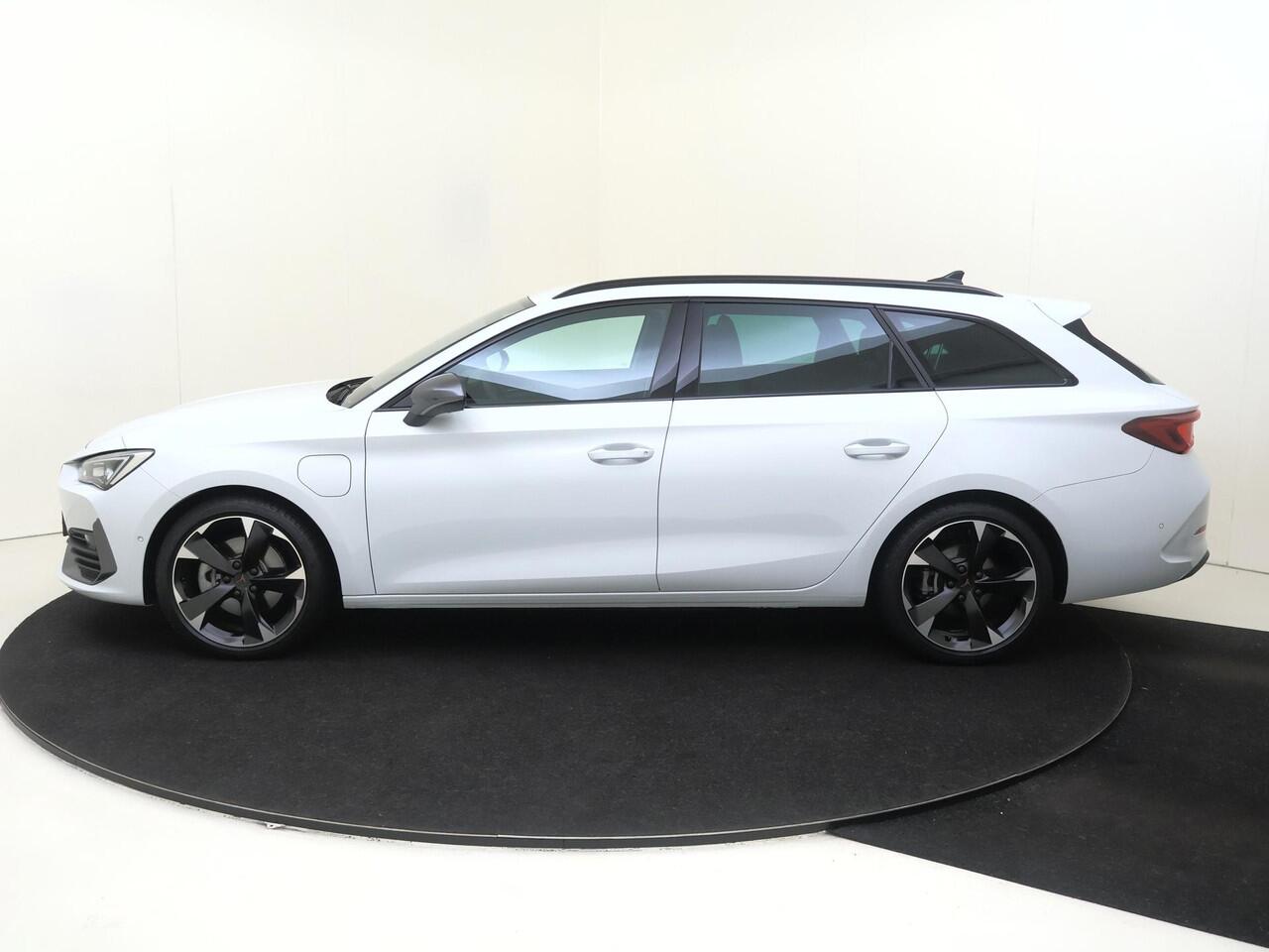 Cupra Leon Sportstourer 1.4 e-Hybrid Business | SoH 100% | Parkeerassistent | Adaptieve demping | Keyless | Stoel- en stuurwielverwarming | Dodehoek detectie | Navigatie | Adaptieve cruise control | Achteruitrijcamera |
