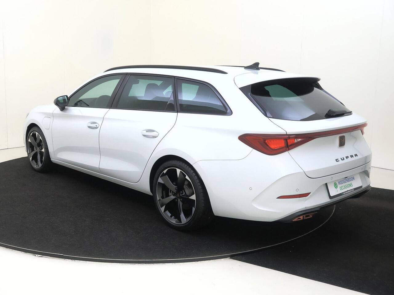 Cupra Leon Sportstourer 1.4 e-Hybrid Business | SoH 100% | Parkeerassistent | Adaptieve demping | Keyless | Stoel- en stuurwielverwarming | Dodehoek detectie | Navigatie | Adaptieve cruise control | Achteruitrijcamera |