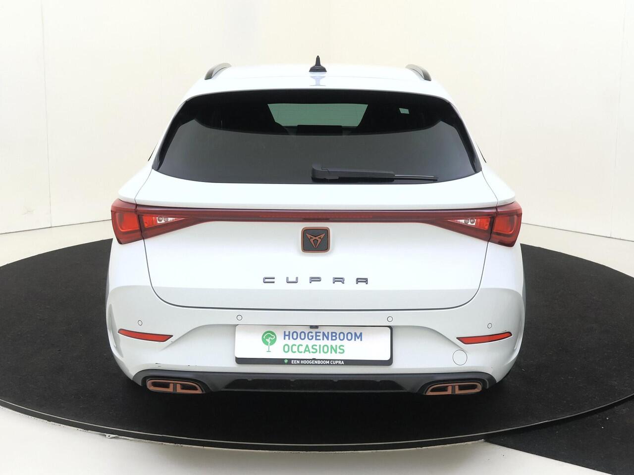 Cupra Leon Sportstourer 1.4 e-Hybrid Business | SoH 100% | Parkeerassistent | Adaptieve demping | Keyless | Stoel- en stuurwielverwarming | Dodehoek detectie | Navigatie | Adaptieve cruise control | Achteruitrijcamera |