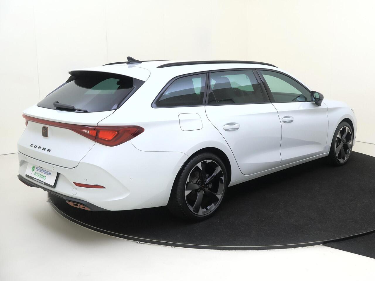 Cupra Leon Sportstourer 1.4 e-Hybrid Business | SoH 100% | Parkeerassistent | Adaptieve demping | Keyless | Stoel- en stuurwielverwarming | Dodehoek detectie | Navigatie | Adaptieve cruise control | Achteruitrijcamera |