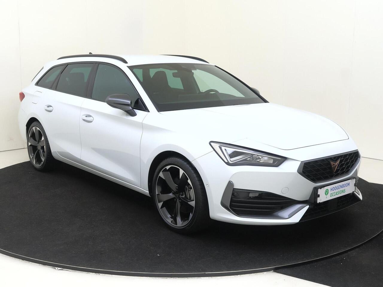 Cupra Leon Sportstourer 1.4 e-Hybrid Business | SoH 100% | Parkeerassistent | Adaptieve demping | Keyless | Stoel- en stuurwielverwarming | Dodehoek detectie | Navigatie | Adaptieve cruise control | Achteruitrijcamera |