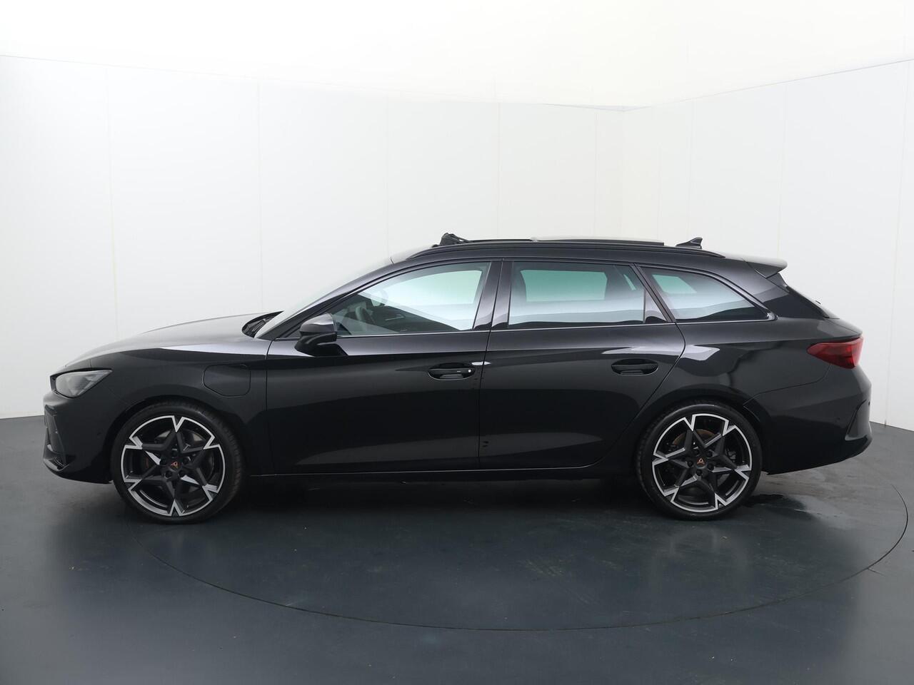 Cupra Leon Sportstourer 1.5 TSI e-Hybrid VZ Performance | 272 PK | SoH 100% | Panoramadak | Lederen kuipstoelen | Dodehoek detectie | Adaptive cruise control | Navigatiesysteem |