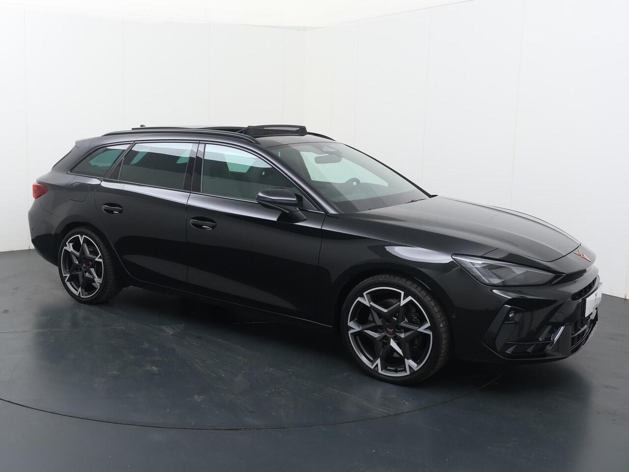 Cupra Leon Sportstourer 1.5 TSI e-Hybrid VZ Performance | 272 PK | SoH 100% | Panoramadak | Lederen kuipstoelen | Dodehoek detectie | Adaptive cruise control | Navigatiesysteem |