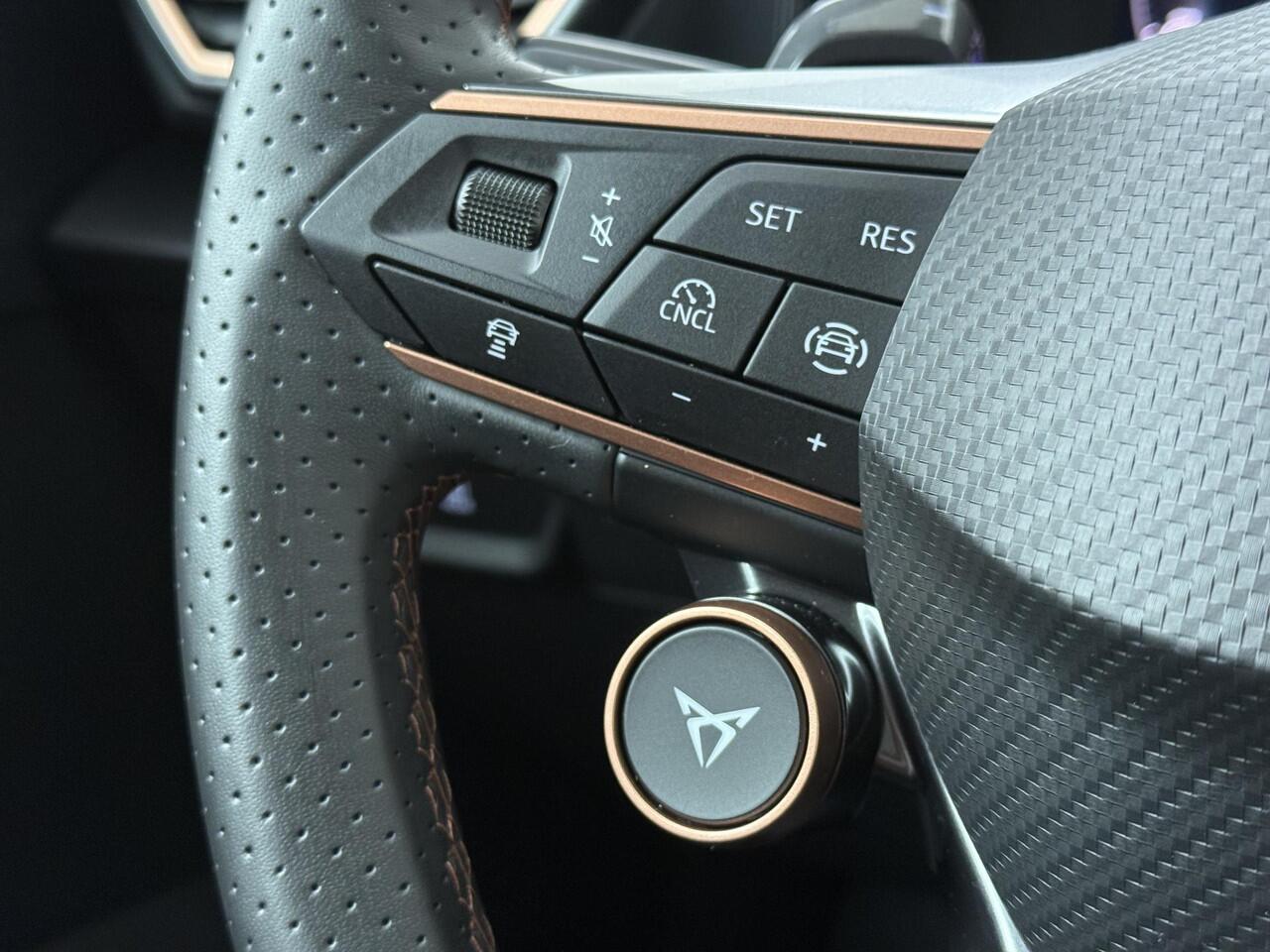 Cupra Leon Sportstourer 1.5 TSI e-Hybrid VZ Performance | 272 PK | SoH 100% | Panoramadak | Lederen kuipstoelen | Dodehoek detectie | Adaptive cruise control | Navigatiesysteem |