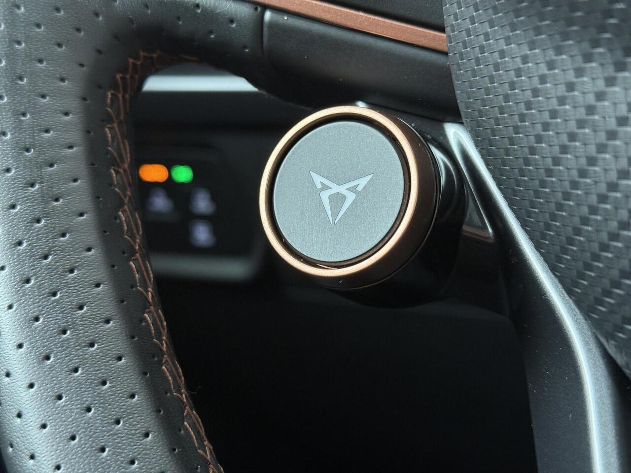 Cupra Leon Sportstourer 1.5 TSI e-Hybrid VZ Performance | 272 PK | SoH 100% | Panoramadak | Lederen kuipstoelen | Dodehoek detectie | Adaptive cruise control | Navigatiesysteem |
