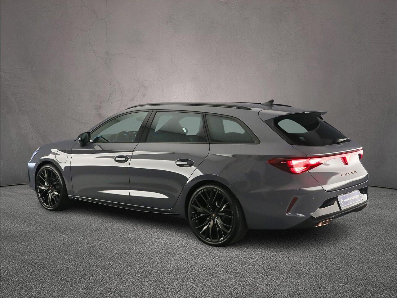 Cupra Leon Sportstourer Business 1.5 TSI eHybrid 204pk DSG Automaat Adaptive cruise control, Sennheiser audio, Navigatie, Achteruitrijcamera, Elektrische achterklep, LED koplampen, Stuurwiel verwarmd