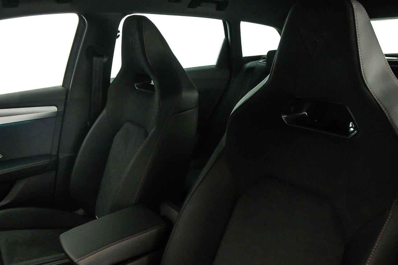 Cupra Leon Sportstourer Business 1.5 TSI eHybrid 204pk DSG Automaat Adaptive cruise control, Sennheiser audio, Navigatie, Achteruitrijcamera, Elektrische achterklep, LED koplampen, Stuurwiel verwarmd