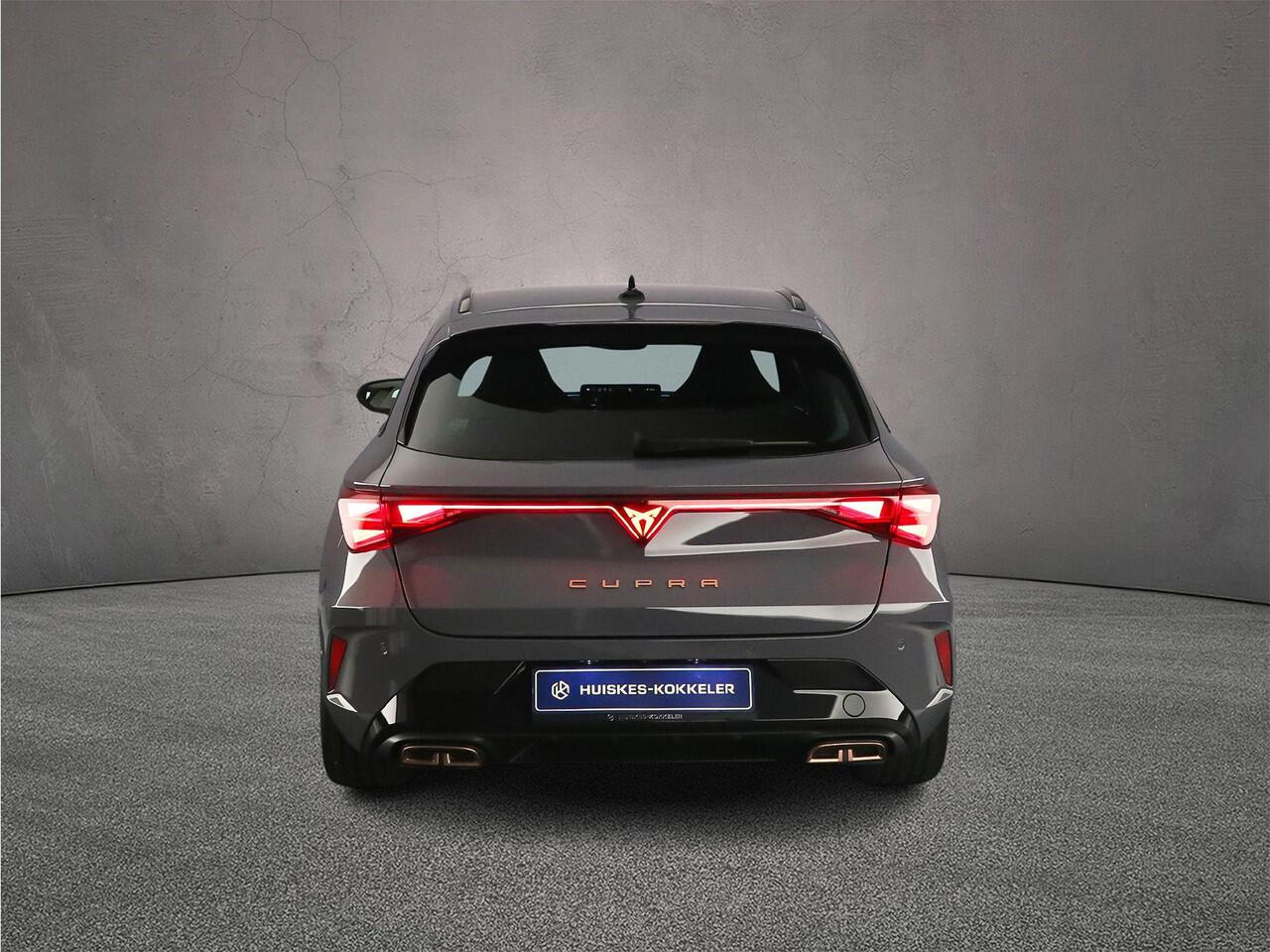 Cupra Leon Sportstourer Business 1.5 TSI eHybrid 204pk DSG Automaat Adaptive cruise control, Sennheiser audio, Navigatie, Achteruitrijcamera, Elektrische achterklep, LED koplampen, Stuurwiel verwarmd