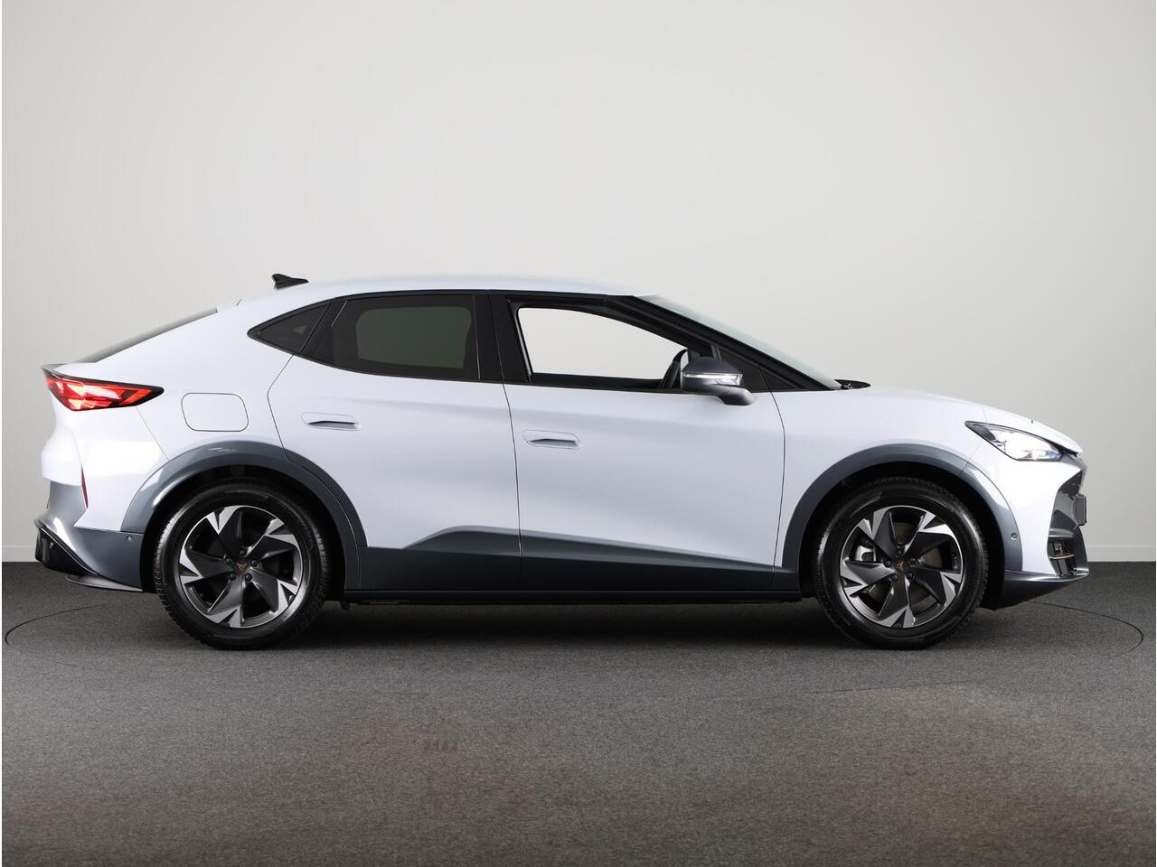 Cupra Tavascan Business 82 kWh 286pk | Trekhaak | Adaptieve Cruise Control | 19 inch | Navigatie | LED verlichting |