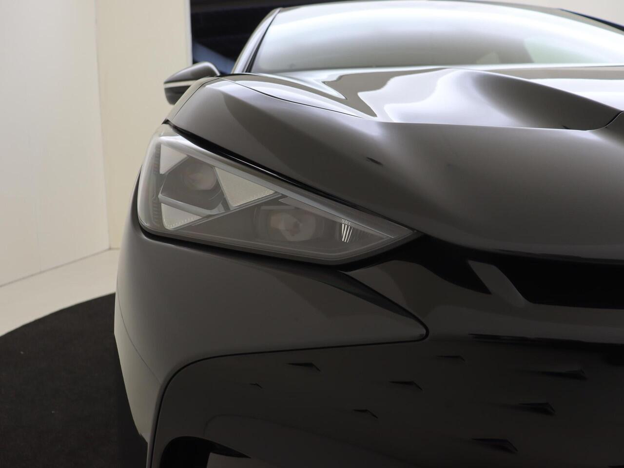 Cupra Tavascan VZ Adrenaline 82 kWh | Panoramadak | Adaptieve demping systeem | 360 camera | Head-up display | 3-zone airco | Parkeerassistent | Dodehoek detectie | Keyless |