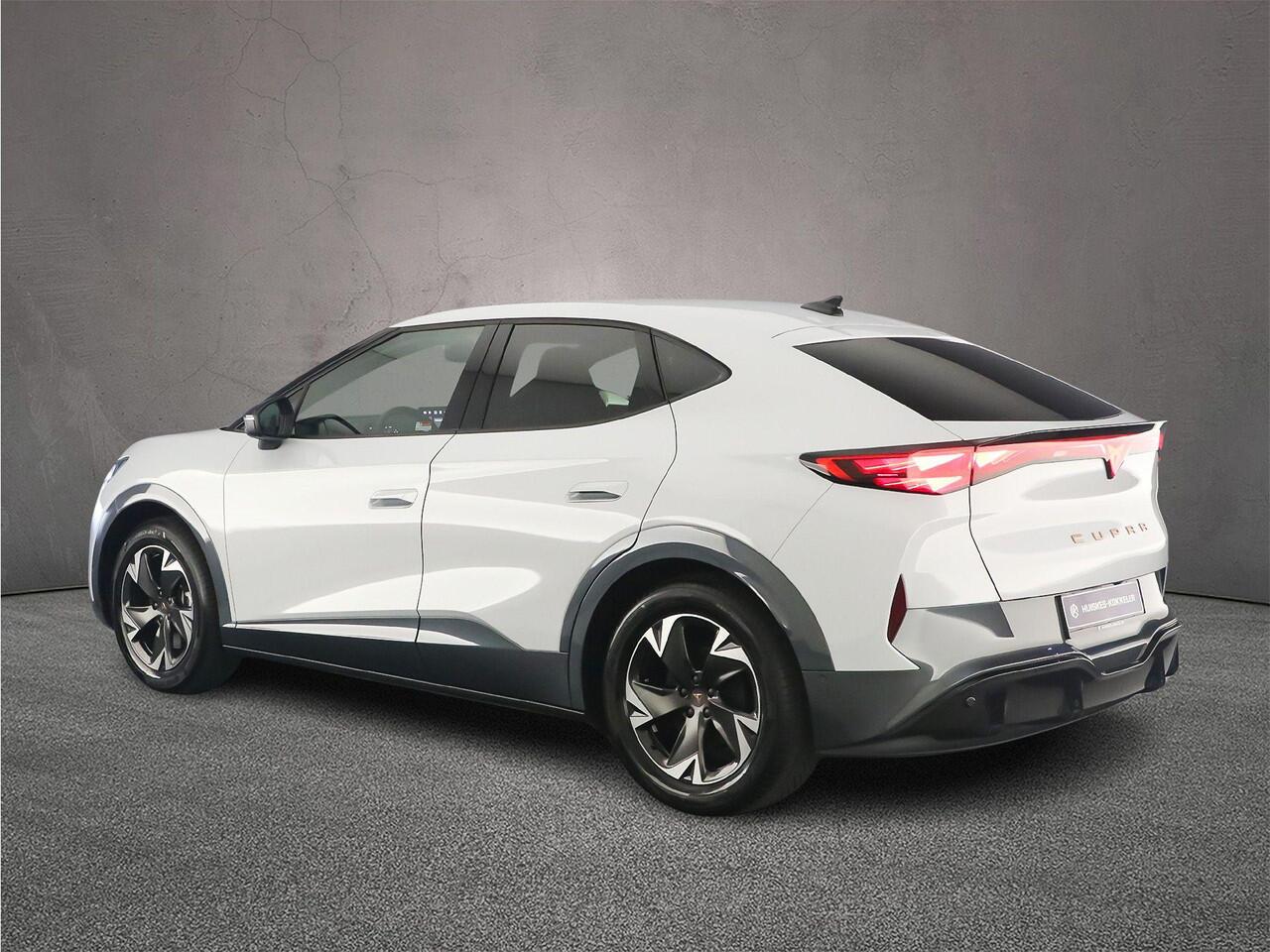 Cupra Tavascan Business 286pk Automaat Warmtepomp, Adaptive cruise control, Elektrische achterklep, Achteruitrijcamera, Navigatie, Stuurwiel verwarmd