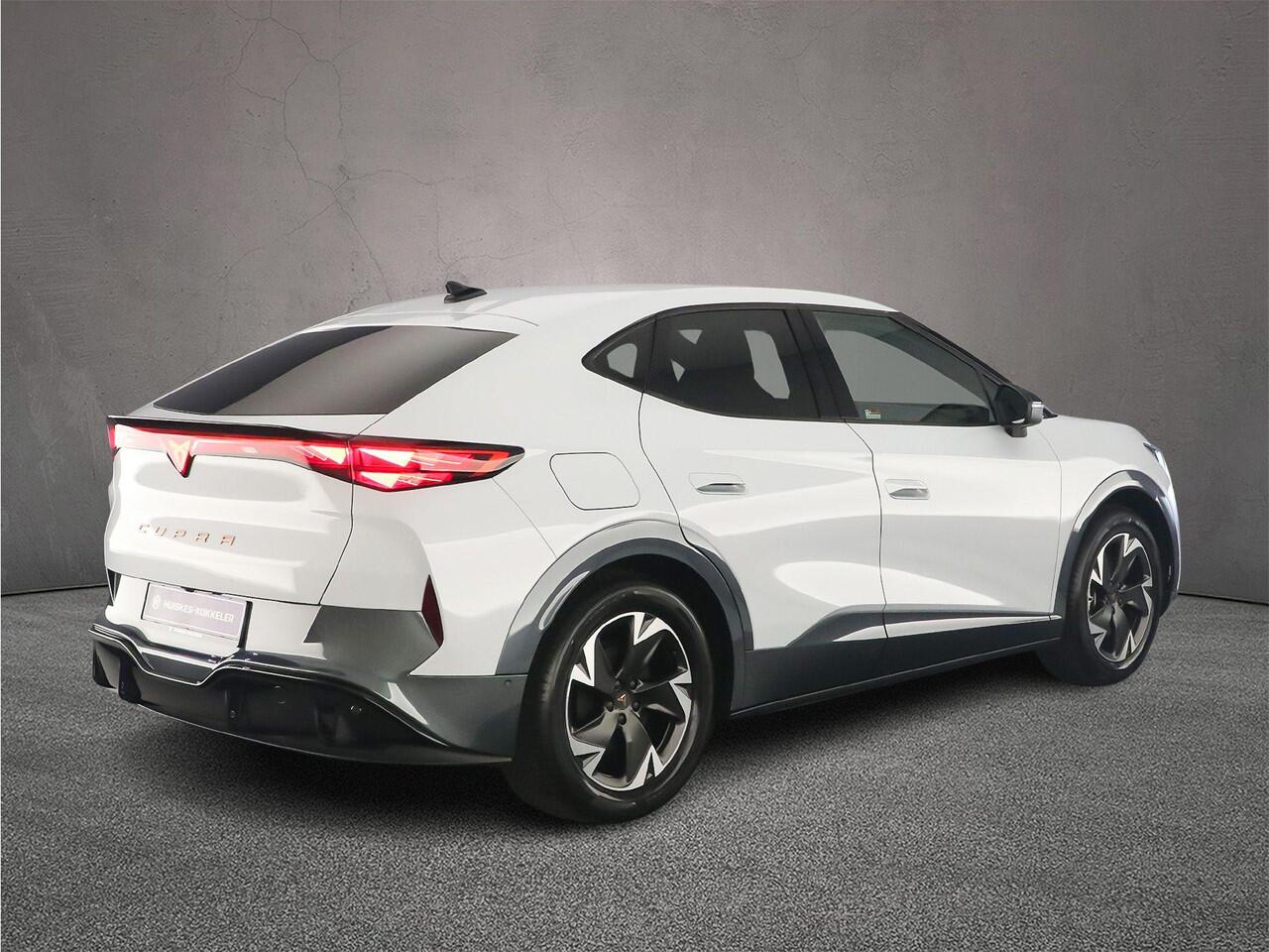 Cupra Tavascan Business 286pk Automaat Warmtepomp, Adaptive cruise control, Elektrische achterklep, Achteruitrijcamera, Navigatie, Stuurwiel verwarmd