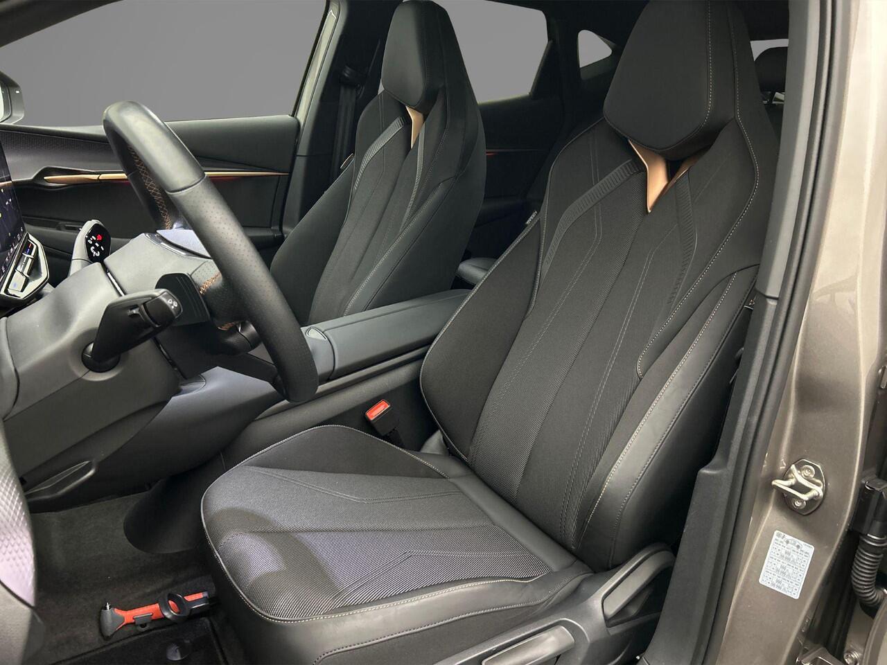 Cupra Tavascan Business 286pk Automaat Adaptive cruise control, Navigatie, Achteruitrijcamera, Elektrische achterklep, App connect, Parkeersensoren, LED matrix koplampen