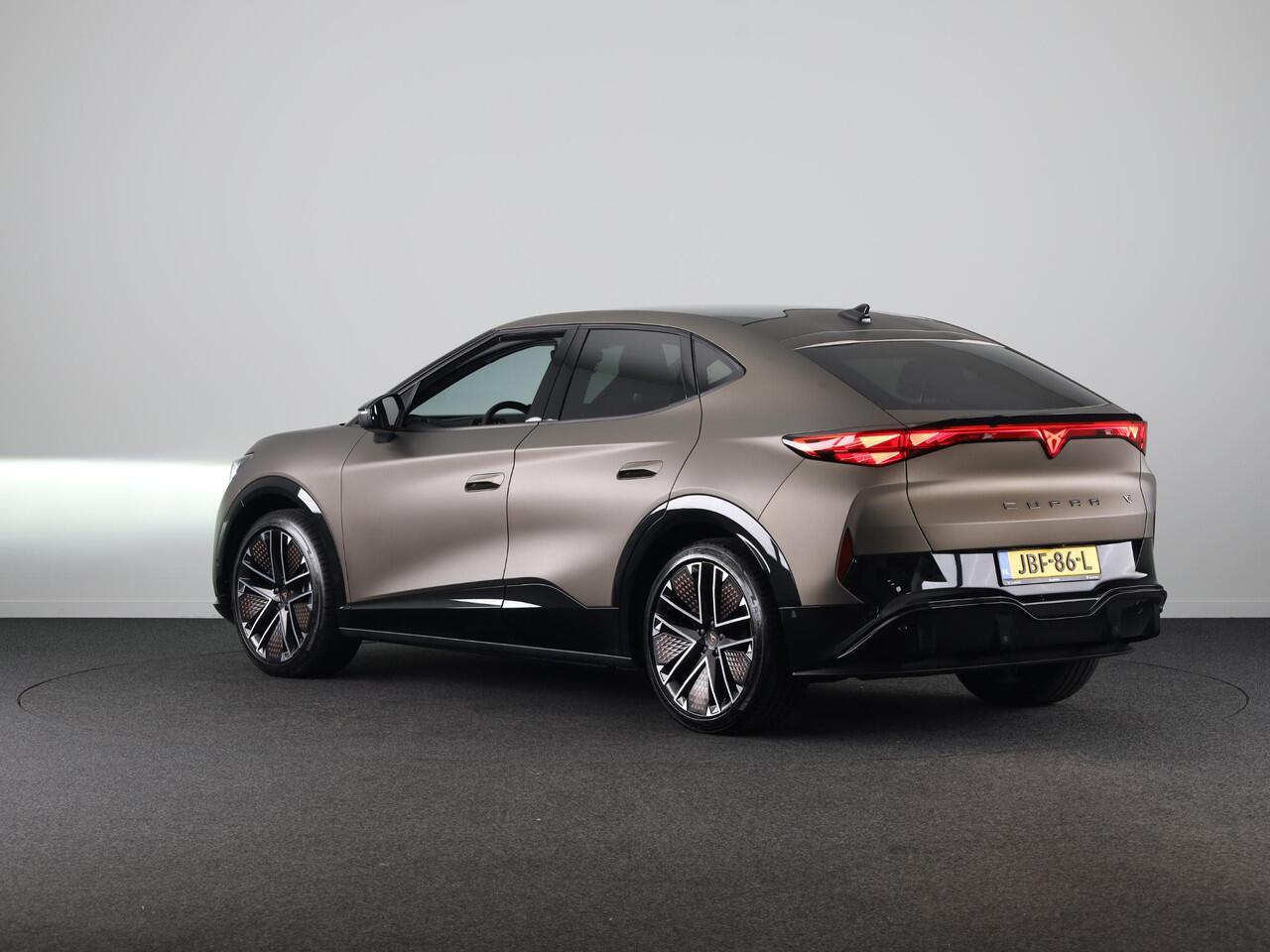 Cupra Tavascan VZ Extreme 82 kWh 340PK 4x4 | Matte lak | Sennheiser | Panoramadak | 21 inch | Head-Up Display | Lederen bekleding met stoelverwarming & ventilatie | Bucket Seats |