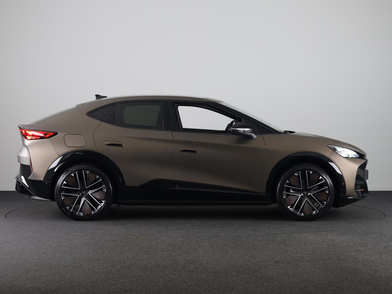 Cupra Tavascan VZ Extreme 82 kWh 340PK 4x4 | Matte lak | Sennheiser | Panoramadak | 21 inch | Head-Up Display | Lederen bekleding met stoelverwarming & ventilatie | Bucket Seats |