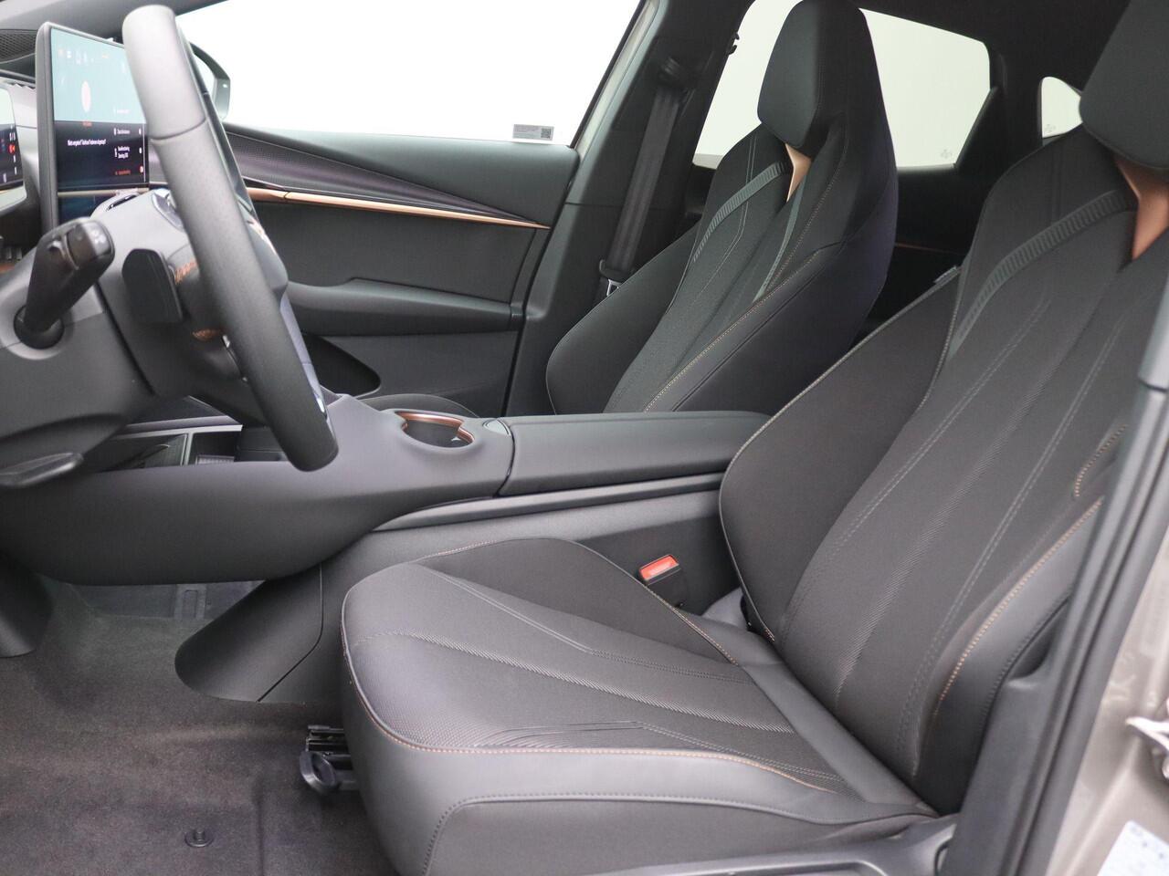 Cupra Tavascan Business 82 kWh 286PK Warmtepomp, Matrix-LED, Keyless, Achteruitrijcamera, Alarm, Virtual Pedal, Side Assist, Travel Assist, Stoel- en Stuurwielverwarming, 19" LM Velgen