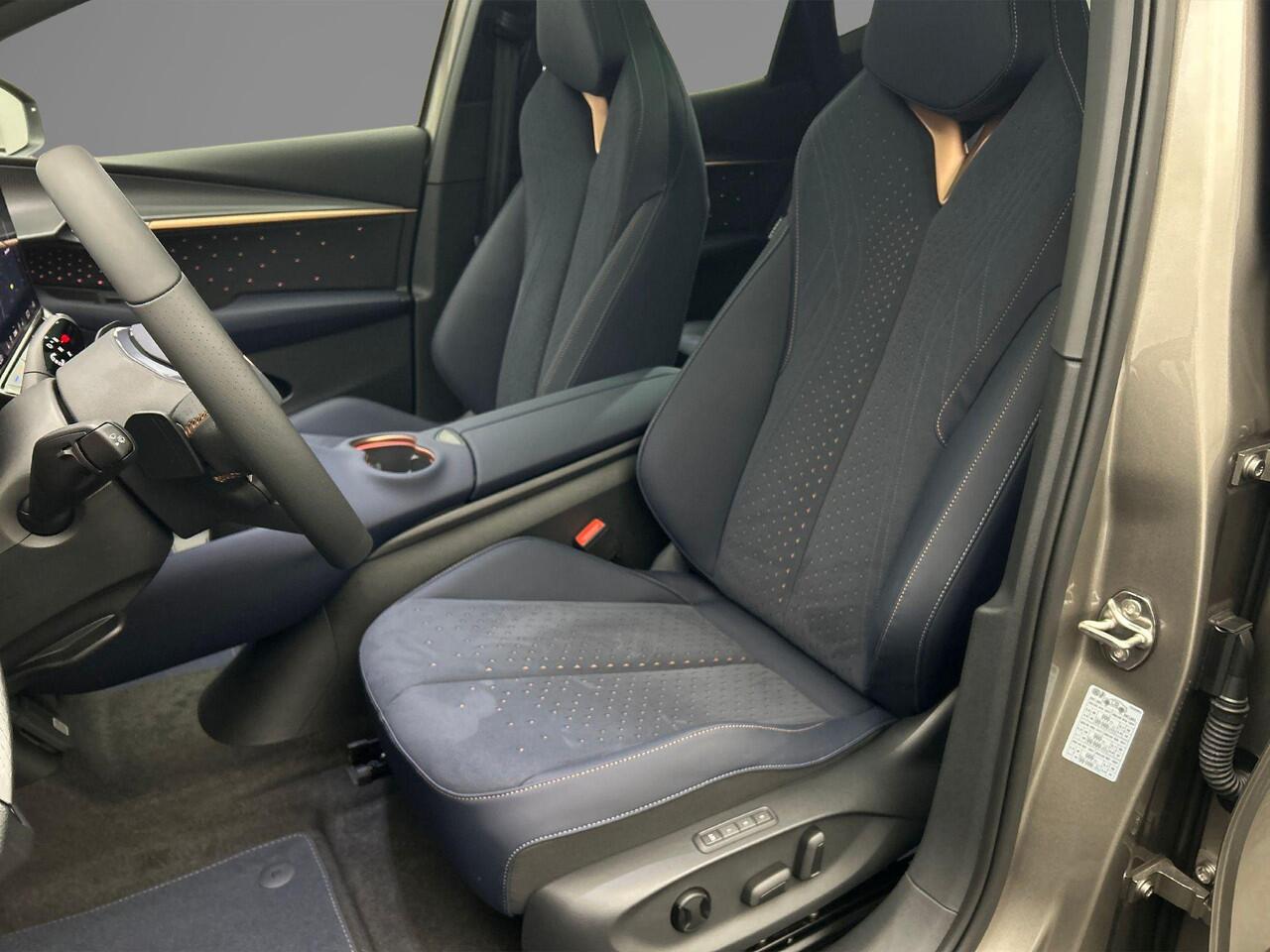 Cupra Tavascan Adrenaline 286pk Automaat Panoramadak, Adaptive cruise control, 360 camera, Achteruitrijcamera, LED matrix koplampen, Elektrische achterklep, Stuurwiel verwarmd