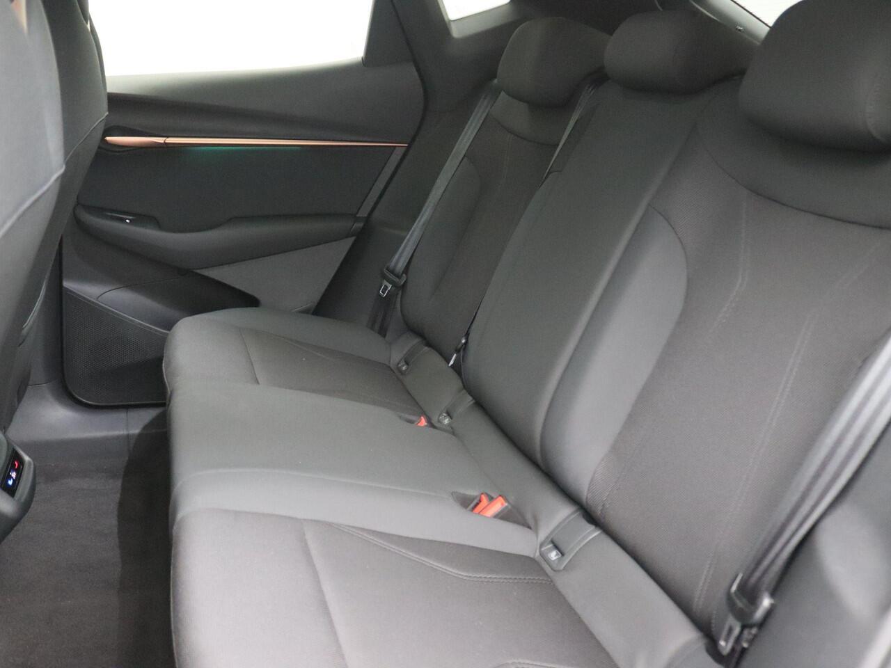 Cupra Tavascan Business 82 kWh 286 PK Aut. Warmtepomp, Matrix-LED, Keyless, Achteruitrijcamera, Alarm, Virtual Pedal, Side Assist, Travel Assist, Stoel- en Stuurwielverwarming, 19" LM Velgen