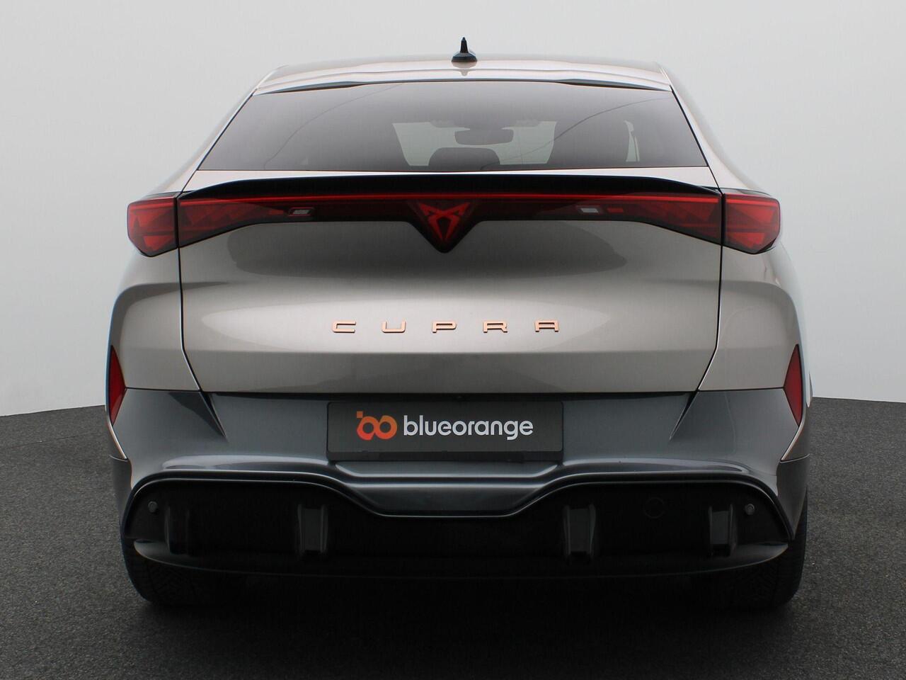 Cupra Tavascan Business 82 kWh 286PK Trekhaak, Warmtepomp, Matrix-LED, Keyless, Achteruitrijcamera, Alarm, Virtual Pedal, Side Assist, Travel Assist, Stoel- en Stuurwielverwarming, 19" LM Velgen