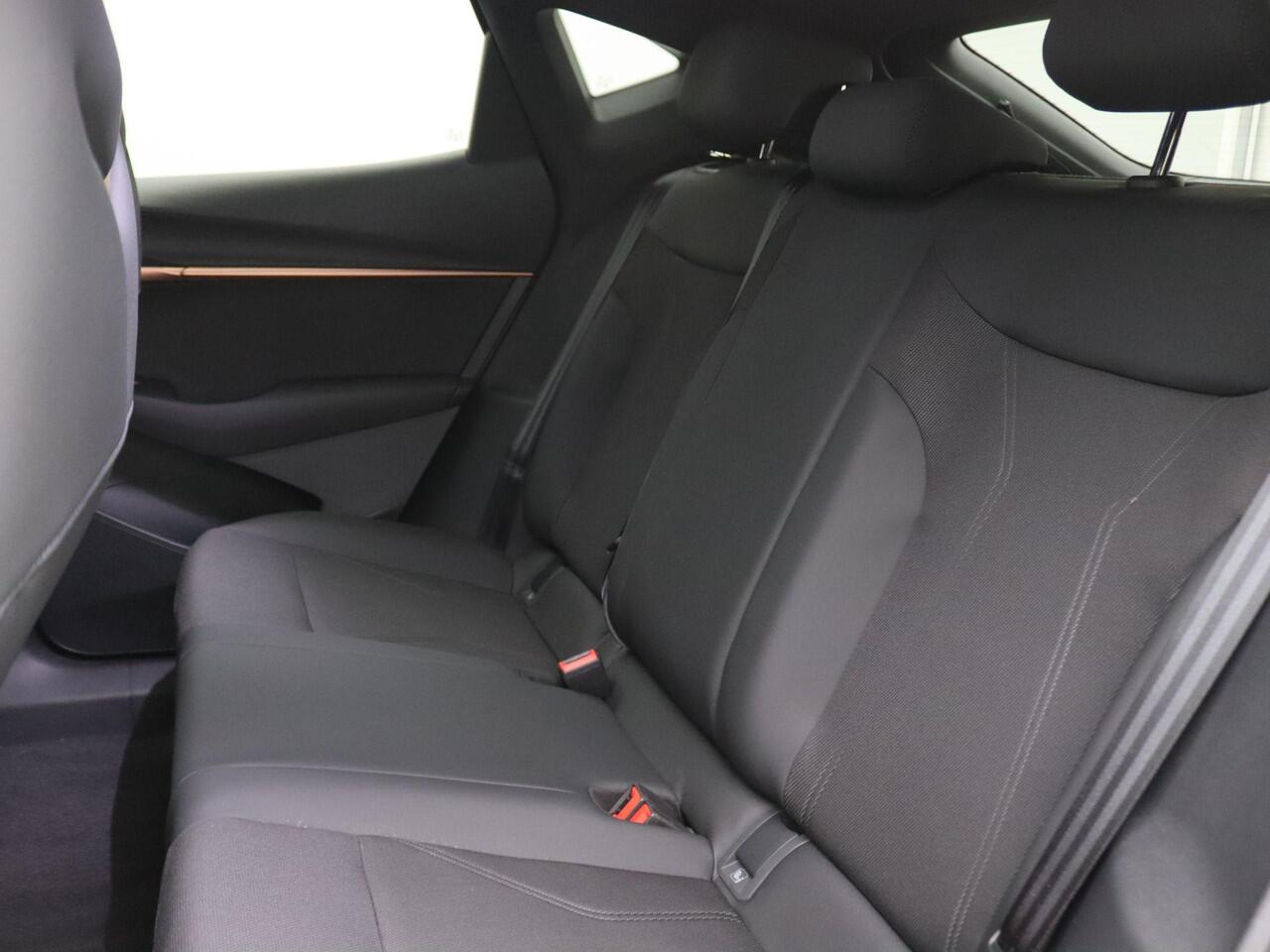 Cupra Tavascan Business 82 kWh 286PK Trekhaak, Warmtepomp, Matrix-LED, Keyless, Achteruitrijcamera, Alarm, Virtual Pedal, Side Assist, Travel Assist, Stoel- en Stuurwielverwarming, 19" LM Velgen