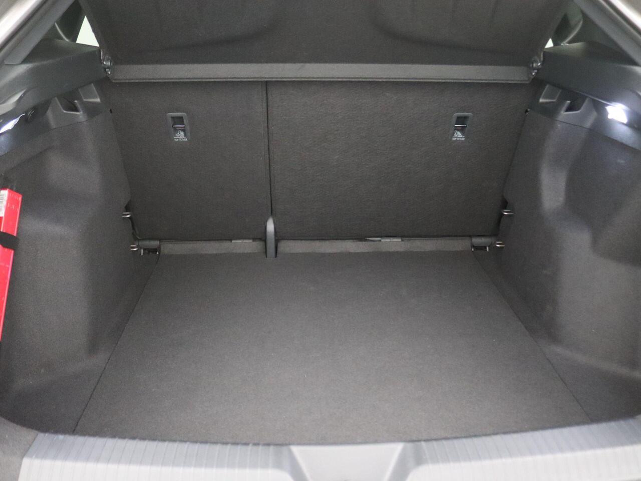 Cupra Tavascan Business 82 kWh 286PK Trekhaak, Warmtepomp, Matrix-LED, Keyless, Achteruitrijcamera, Alarm, Virtual Pedal, Side Assist, Travel Assist, Stoel- en Stuurwielverwarming, 19" LM Velgen