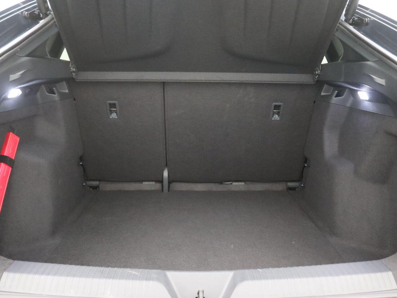 Cupra Tavascan Business 82 kWh 286PK Aut. SOH 100%, Warmtepomp, Matrix-LED, Keyless, Achteruitrijcamera, Alarm, Virtual Pedal, Side Assist, Travel Assist, Stoel- en Stuurwielverwarming, 19" LM Velgen