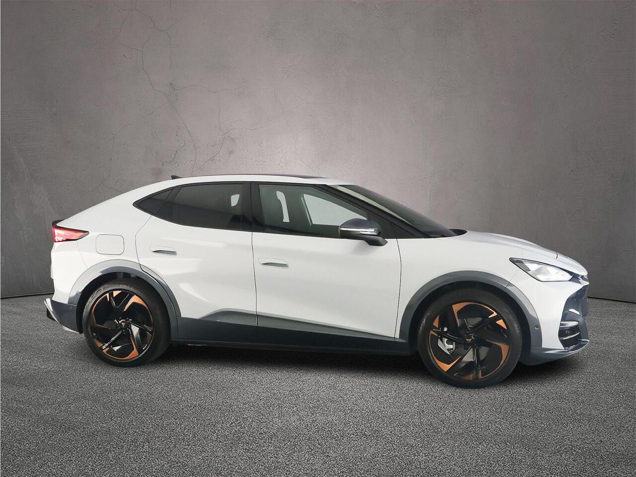 Cupra Tavascan VZ Adrenaline 340pk Automaat Warmtepomp, Panoramadak, Sennheiser, Adaptive cruise control, 360 camera, Elektrische achterklep, Achteruitrijcamera