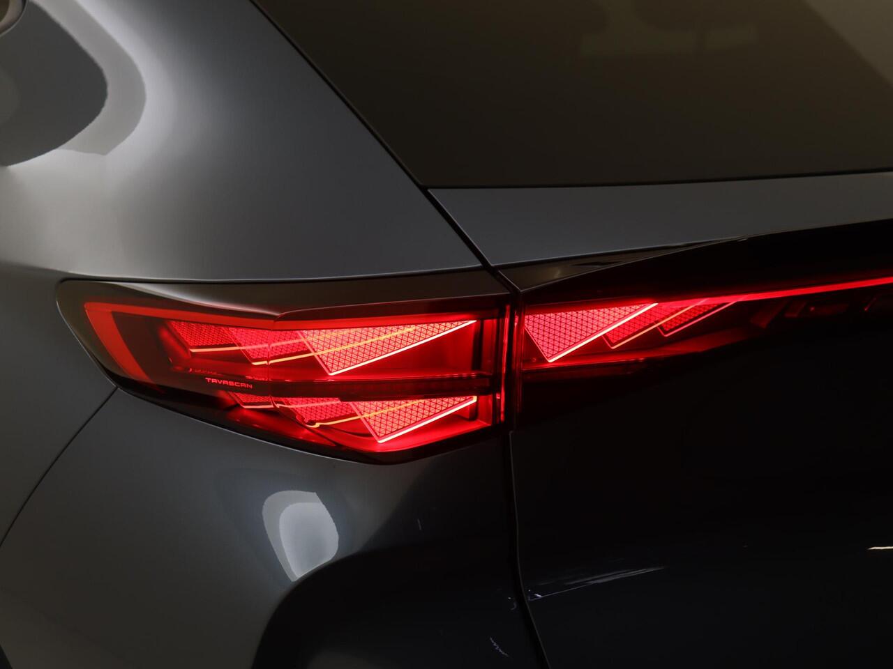 Cupra Tavascan Business 82 kWh | SoH 100% | Trekhaak | Achteruitrijcamera | 3-zone airco | Dodehoek detectie | Keyless | Adaptieve cruise control | CarPlay | Stoel- en stuurwielverwarming |