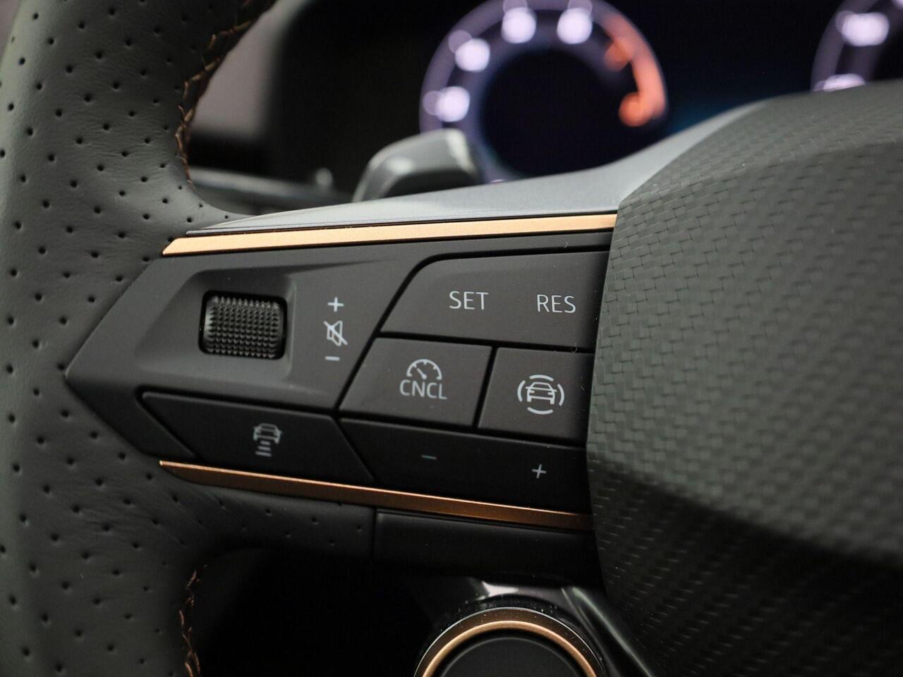 Cupra Terramar 1.5 TSIe-Hybrid 200kW/272PK VZ America s CUP DSG · Panoramadak · Leder · Android/Apple · Garantie tot oktober 2026