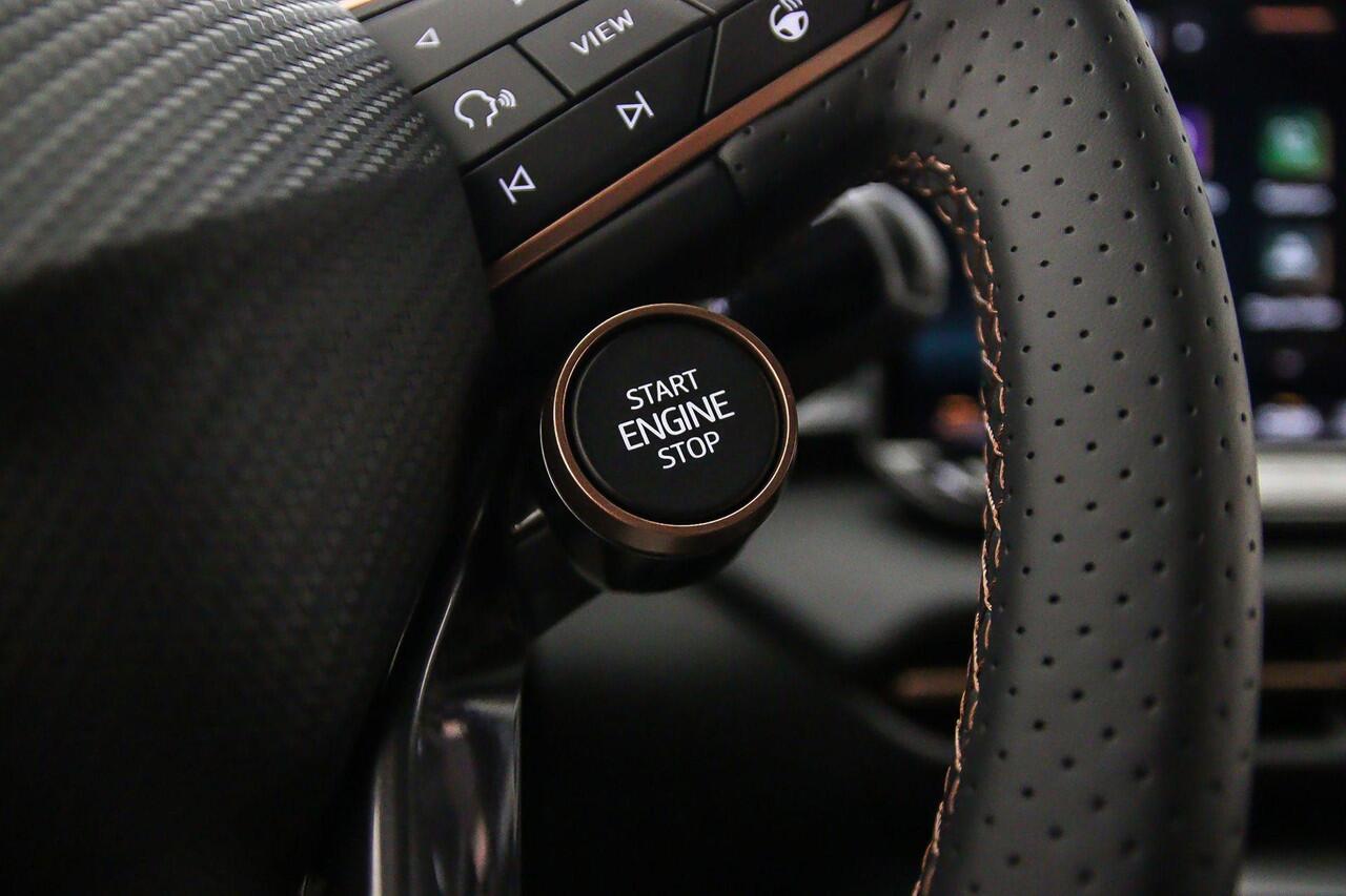 Cupra Terramar Business 1.5 TSI eHybrid 204pk DSG Automaat Trekhaak, Head up display, Adaptive cruise control, Navigatie, Elektrische achterklep, Stuurwiel verwarmd, Achteruitrijcamera