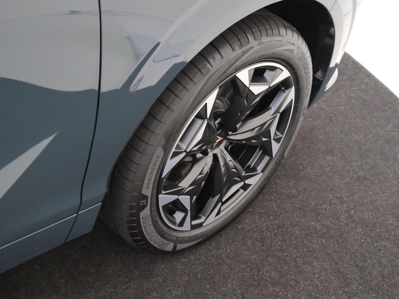 Cupra Terramar 1.5 TSI e-Hybrid VZ Performance | Panoramadak | 360 camera | Sennheiser audio | Head-up display | Parkeerasisstent | Dodehoek detectie | Keyless |