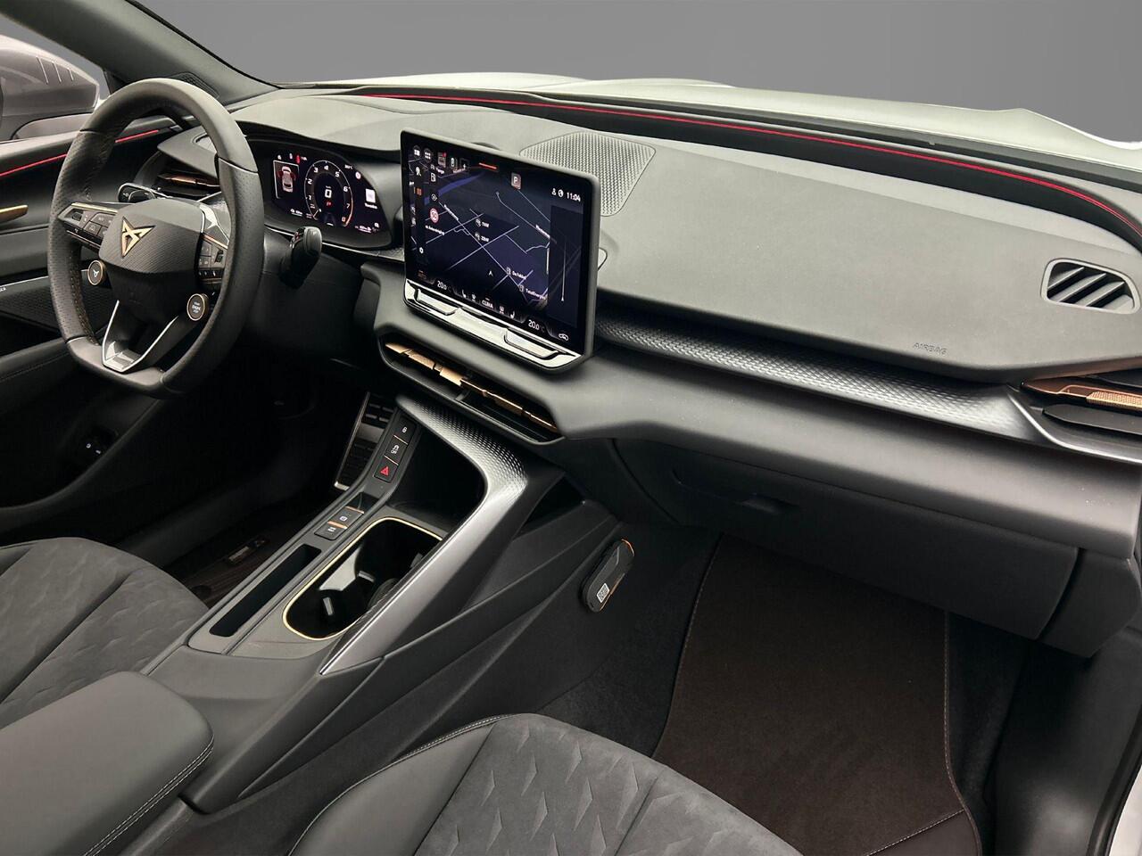 Cupra Terramar Business 1.5 TSI eHybrid 204pk DSG Automaat Head up display, Sennheiser audio, Adaptive cruise control, 360 camera, Achteruitrijcamera, Elektrische achterklep