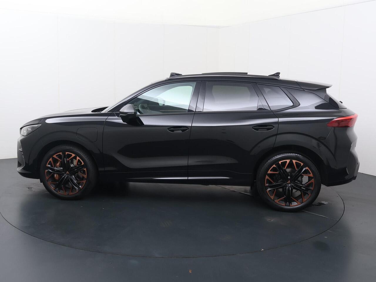 Cupra Terramar 1.5 TSI e-Hybrid VZ America s CUP | 272 PK | Panoramadak | Akebono performance remsysteem | Head-up display | Matrix LED koplampen | Lederen bekleding | 360 Graden camera |