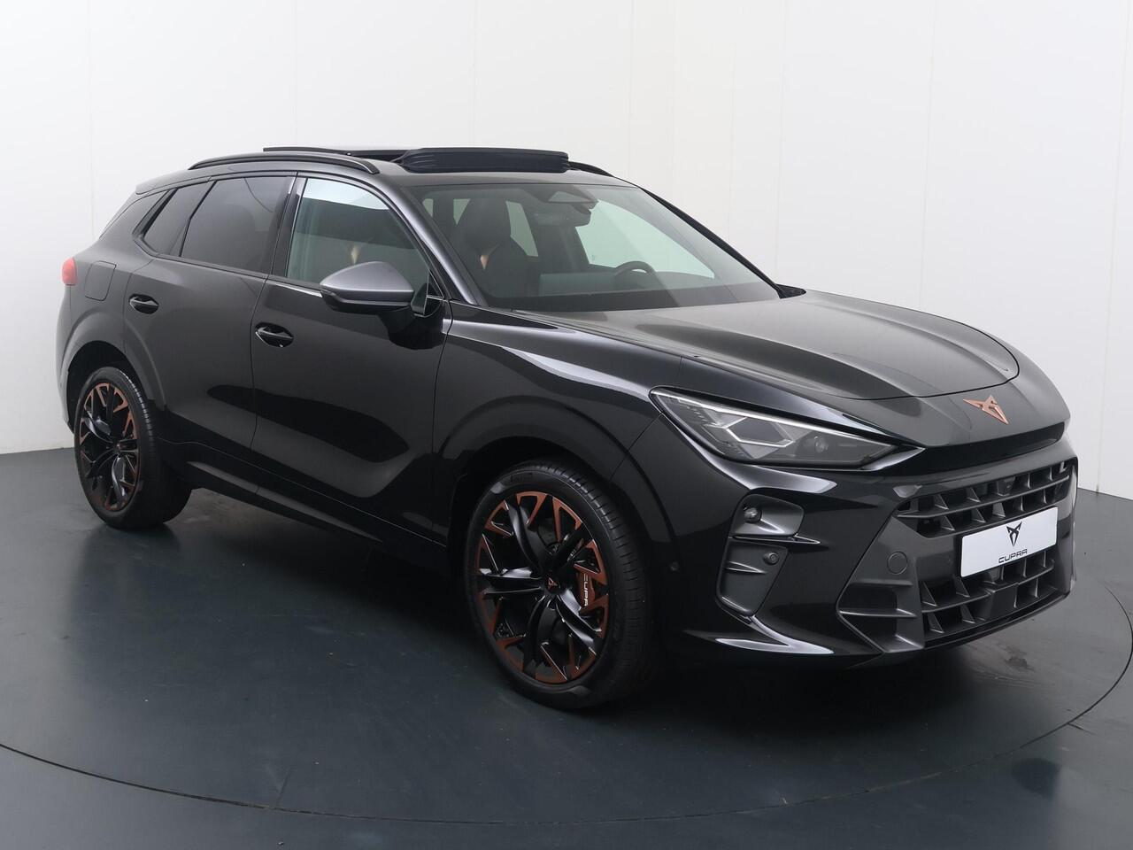 Cupra Terramar 1.5 TSI e-Hybrid VZ America s CUP | 272 PK | Panoramadak | Akebono performance remsysteem | Head-up display | Matrix LED koplampen | Lederen bekleding | 360 Graden camera |