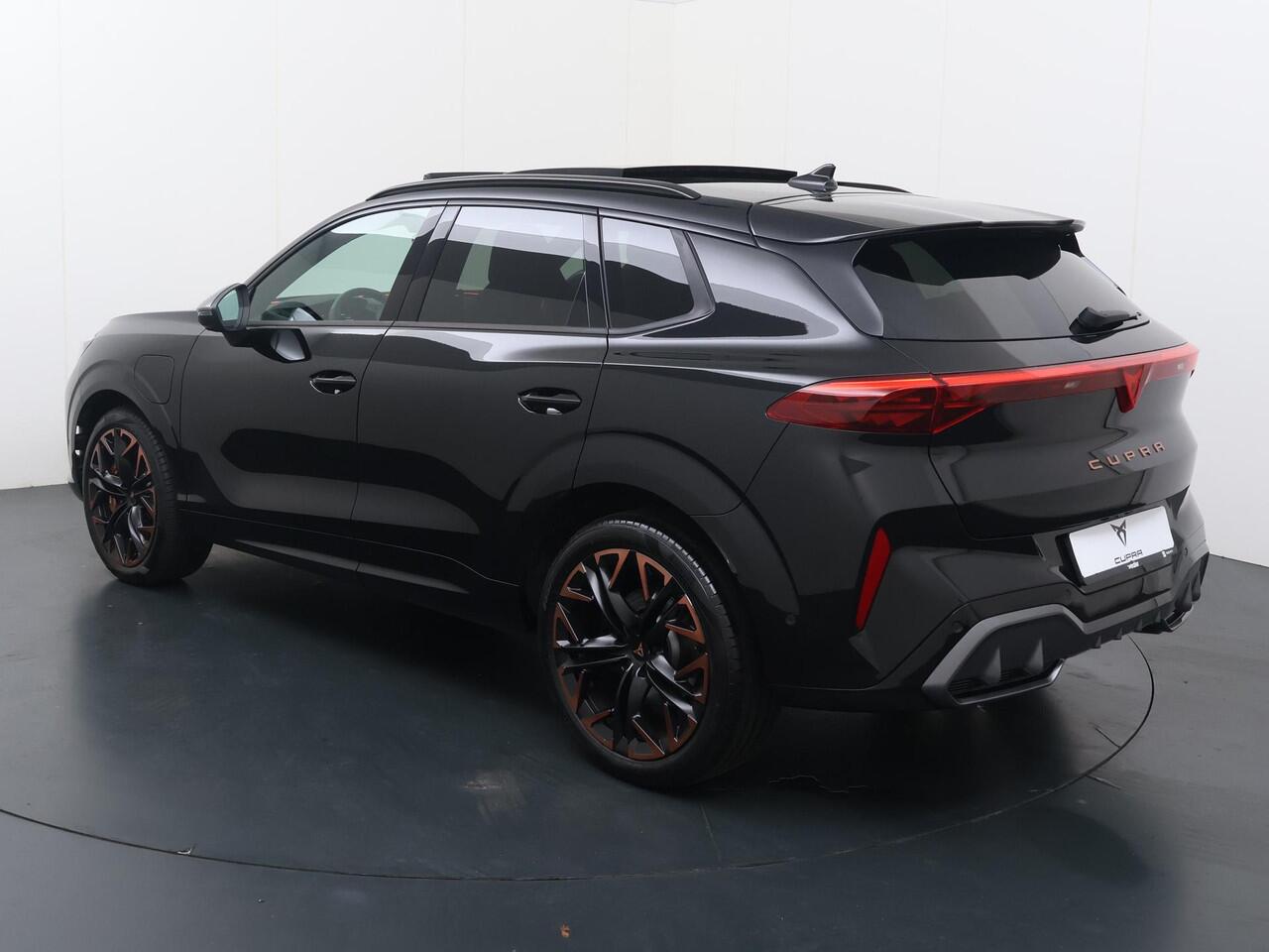 Cupra Terramar 1.5 TSI e-Hybrid VZ America s CUP | 272 PK | Panoramadak | Akebono performance remsysteem | Head-up display | Matrix LED koplampen | Lederen bekleding | 360 Graden camera |