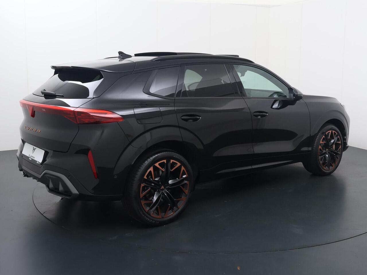 Cupra Terramar 1.5 TSI e-Hybrid VZ America s CUP | 272 PK | Panoramadak | Akebono performance remsysteem | Head-up display | Matrix LED koplampen | Lederen bekleding | 360 Graden camera |