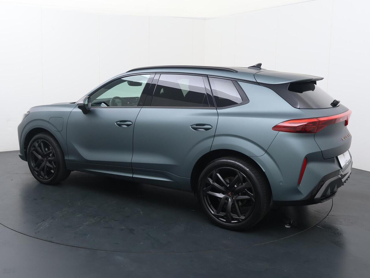 Cupra Terramar 1.5 TSI e-Hybrid VZ America s CUP | 272 PK | SoH 100% | Trekhaak wegklapbaar | Head-up display | Sennheiser geluidssysteem | Lederen bekleding | Fabrieksgarantie tot 10/2030 of 150.000km |