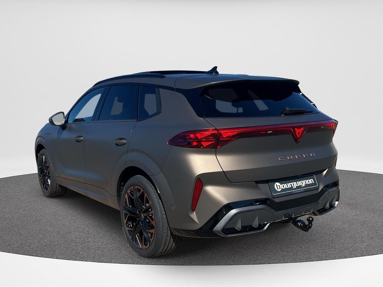 Cupra Terramar 1.5 TSI e-Hybrid VZ Performance | Pano dak | 20" inch | Trekhaak | 272 pk | Sennheiser Audio | HUD | PHEV | Uniek ! |