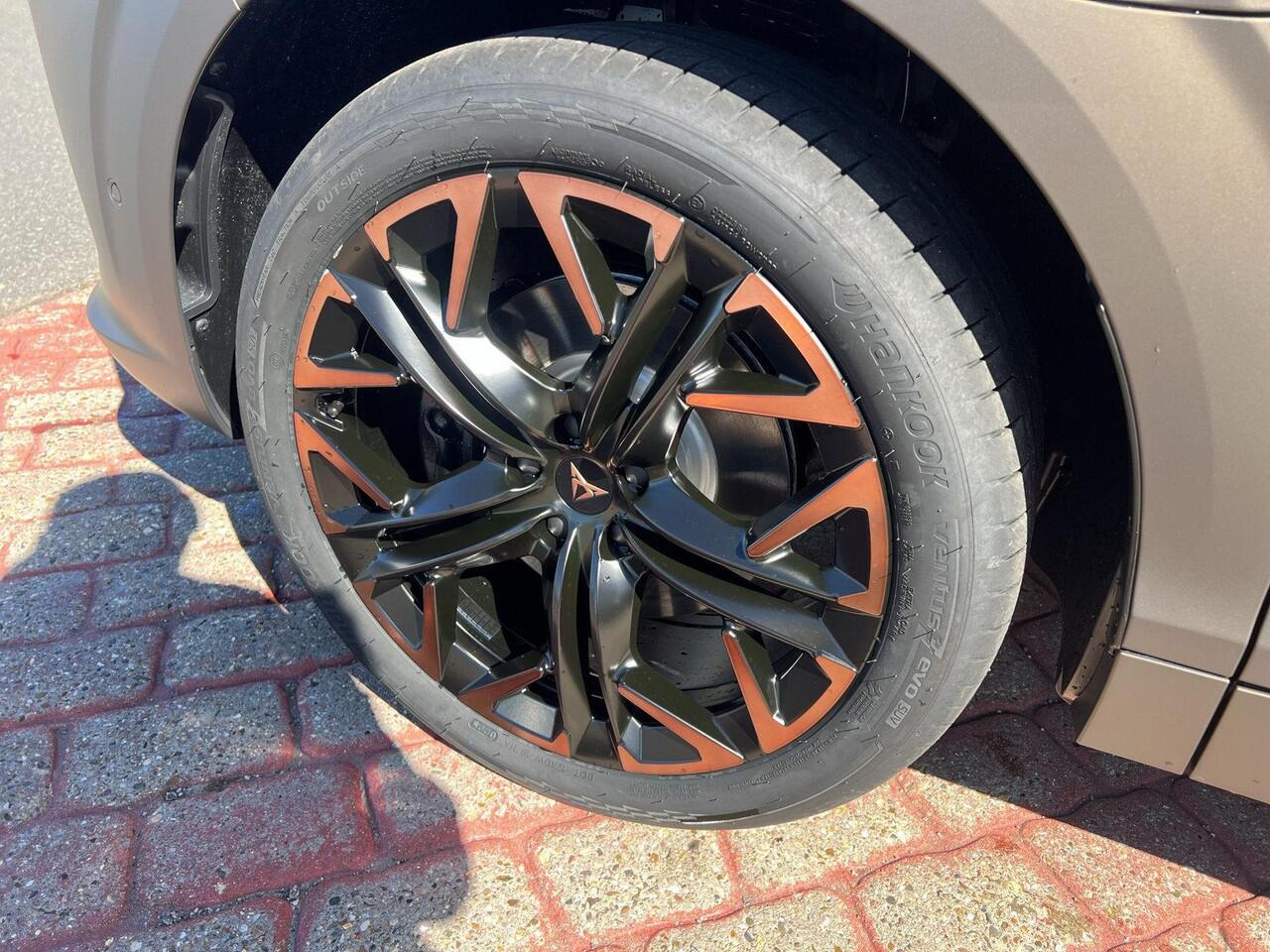 Cupra Terramar 1.5 TSI e-Hybrid VZ Performance | Pano dak | 20" inch | Trekhaak | 272 pk | Sennheiser Audio | HUD | PHEV | Uniek ! |
