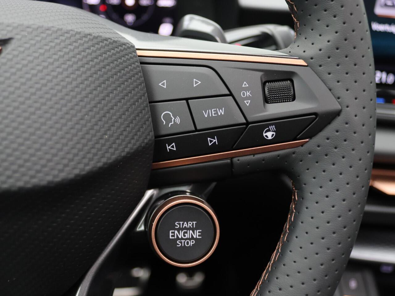 Cupra Terramar 1.5 TSI e-Hybrid VZ Performance 272PK DSG leder, trekhaak, Sennheiser audio, 360gr. camera, head-up display, matrix LED, elektrisch glazen panorama-dak, winterpakket, alarm, adaptive cruise met travel assist, side assist, virtual pedal, keyless, 20" licht