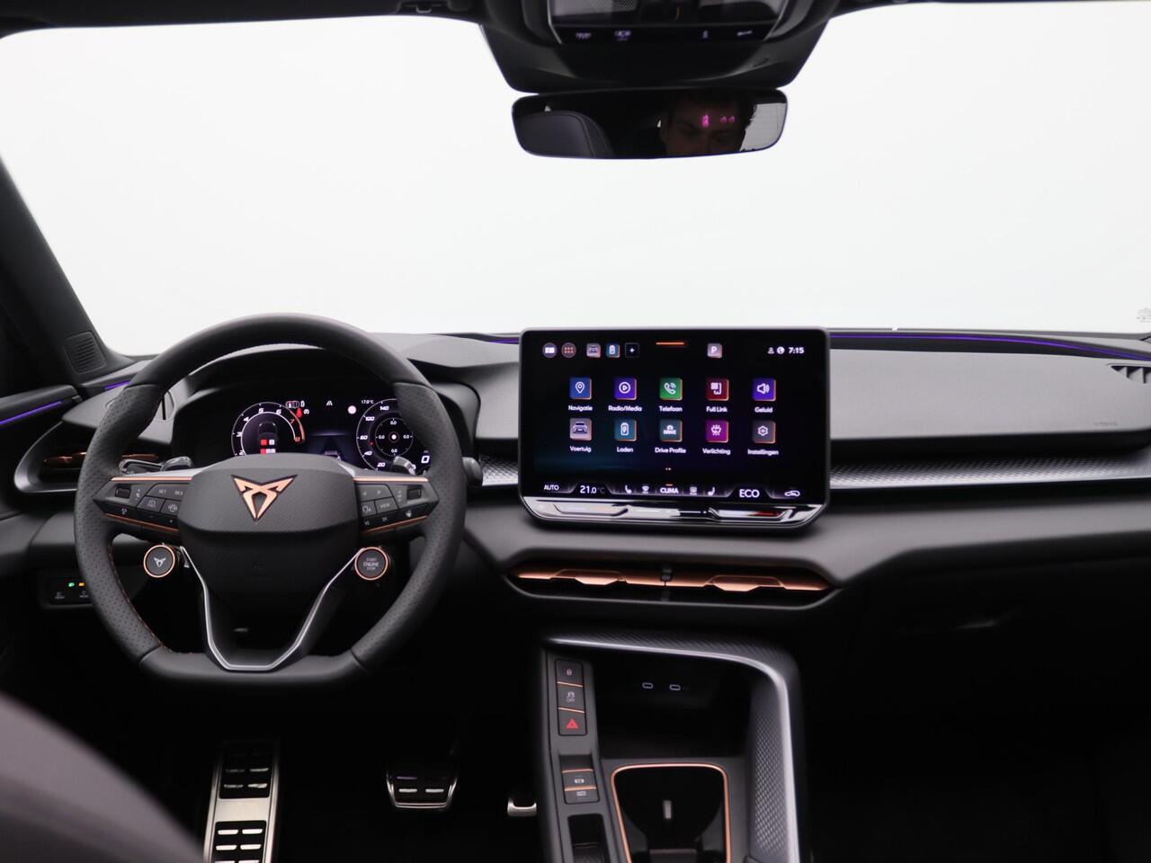 Cupra Terramar 1.5 TSI e-Hybrid VZ Performance 272PK DSG leder, trekhaak, Sennheiser audio, 360gr. camera, head-up display, matrix LED, elektrisch glazen panorama-dak, winterpakket, alarm, adaptive cruise met travel assist, side assist, virtual pedal, keyless, 20" licht